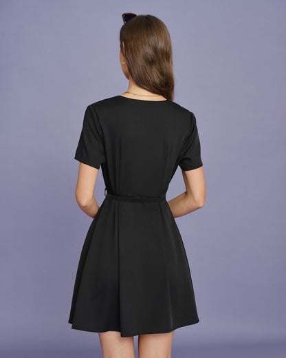 Vestido Mini Fruncido Cinturón Negro