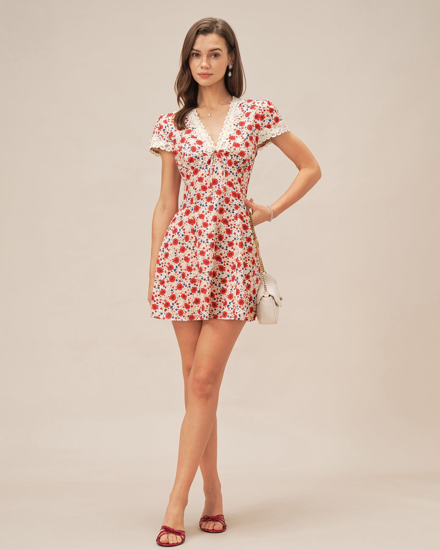 Vestido Mini de Encaje Floral con Cuello en V Rojo