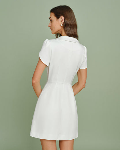 Vestido Mini de Satén con Botón en Color Beige