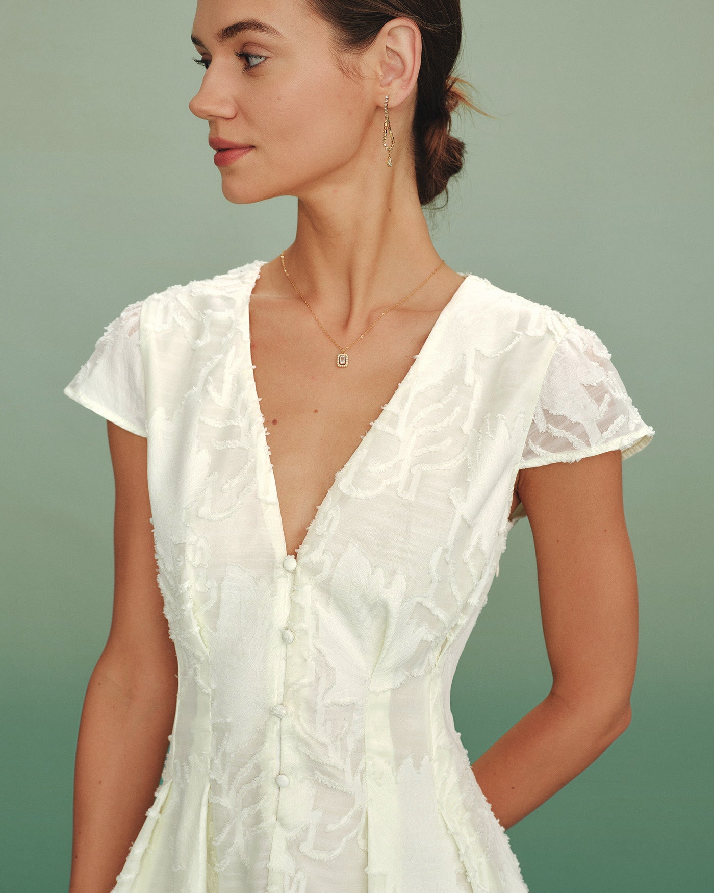 Vestido Mini Texturizado con Escote en V Color Albaricoque