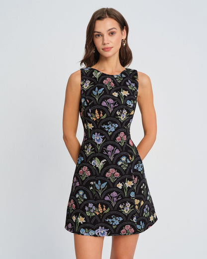 Vestido Mini Negro Floral de Cuello Barco
