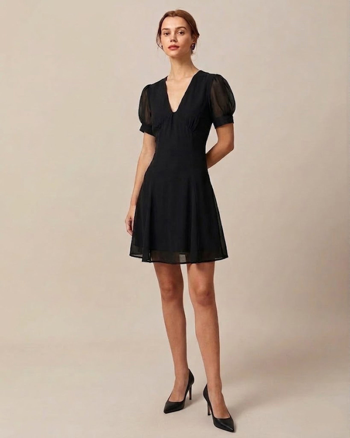 Vestido Mini de Manga Abullonada con Escote en V Negro