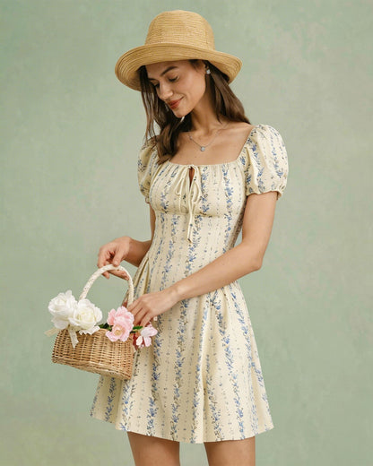Vestido Mini Floral con Escote Cuadrado en Albaricoque