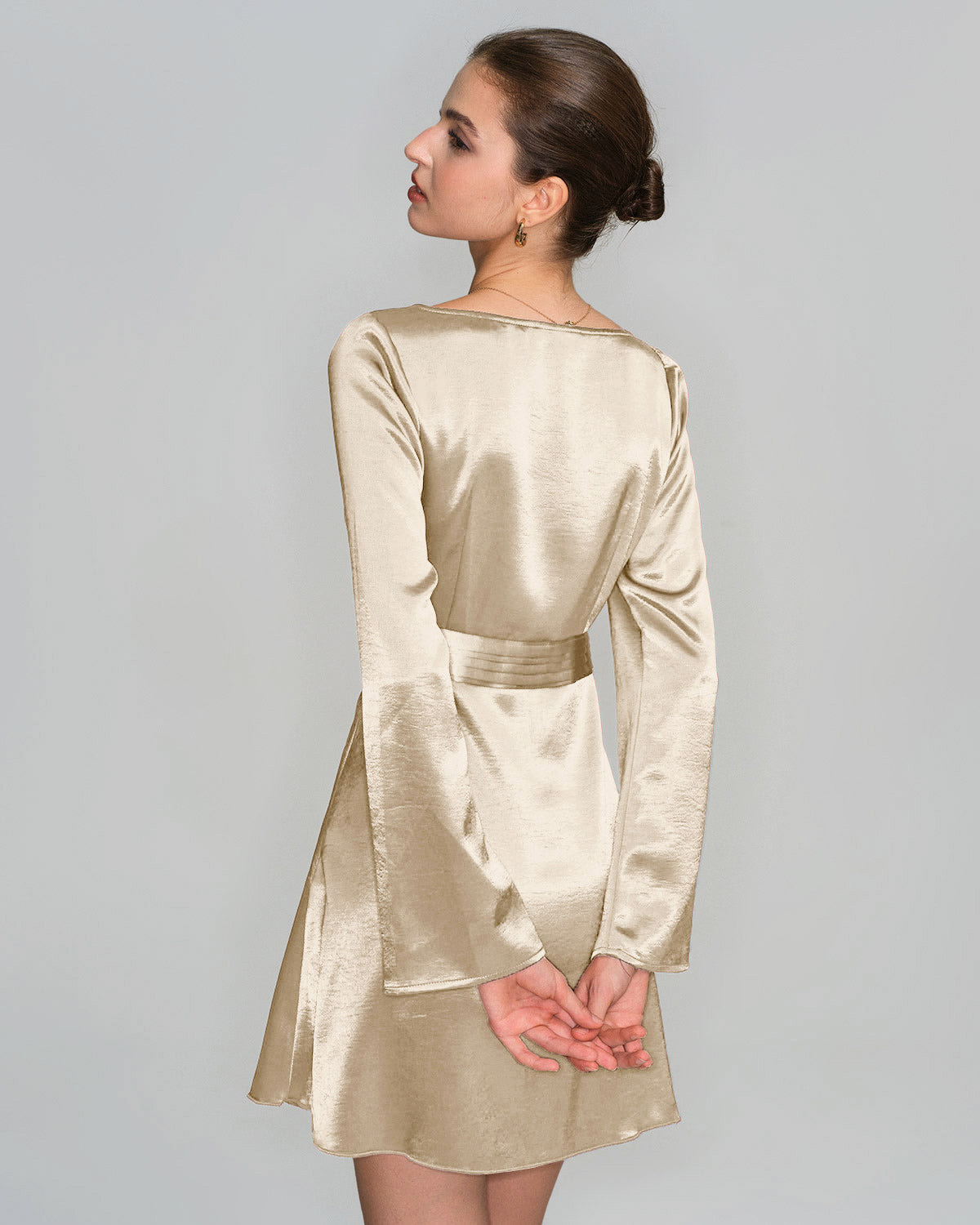 Vestido Mini A-Line de Satén con Escote Barco en Albaricoque