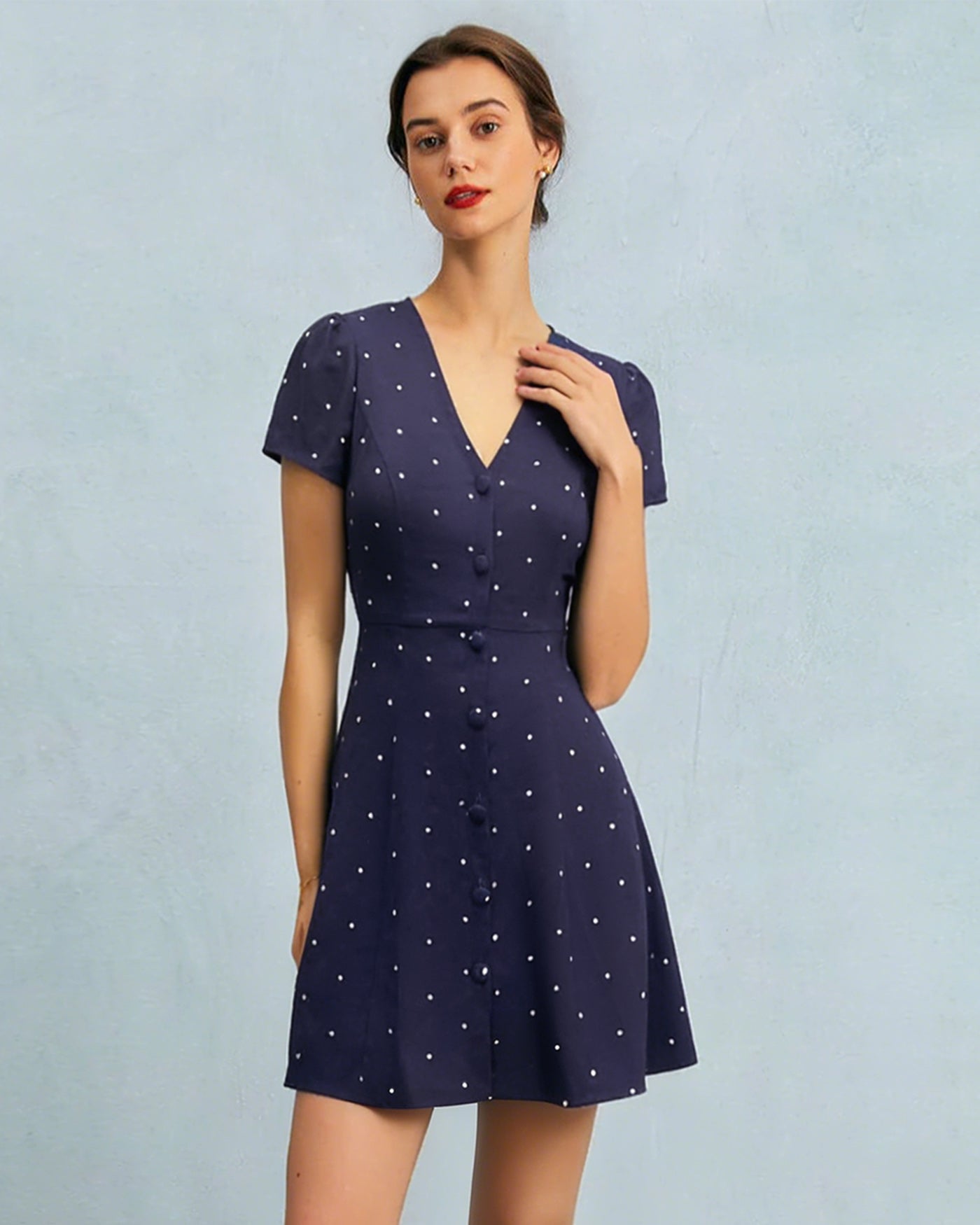 Vestido Mini de Botones con Cuello en V y Lunares Azules