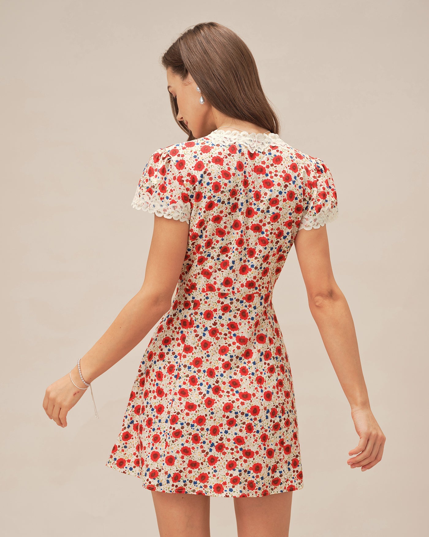 Vestido Mini de Encaje Floral con Cuello en V Rojo