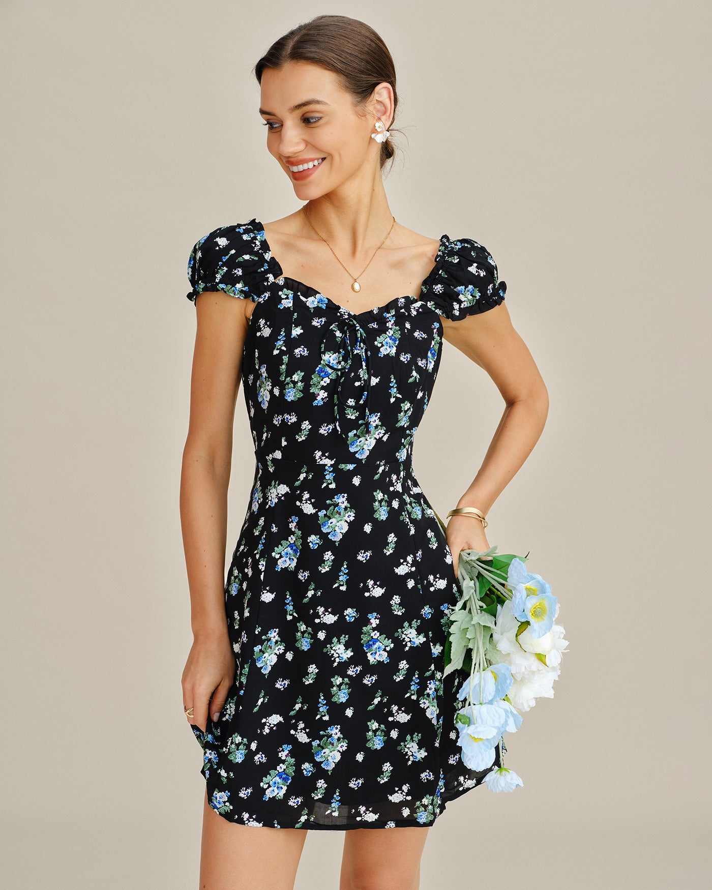 Vestido Mini Túnica Floral Negro con Escote en V