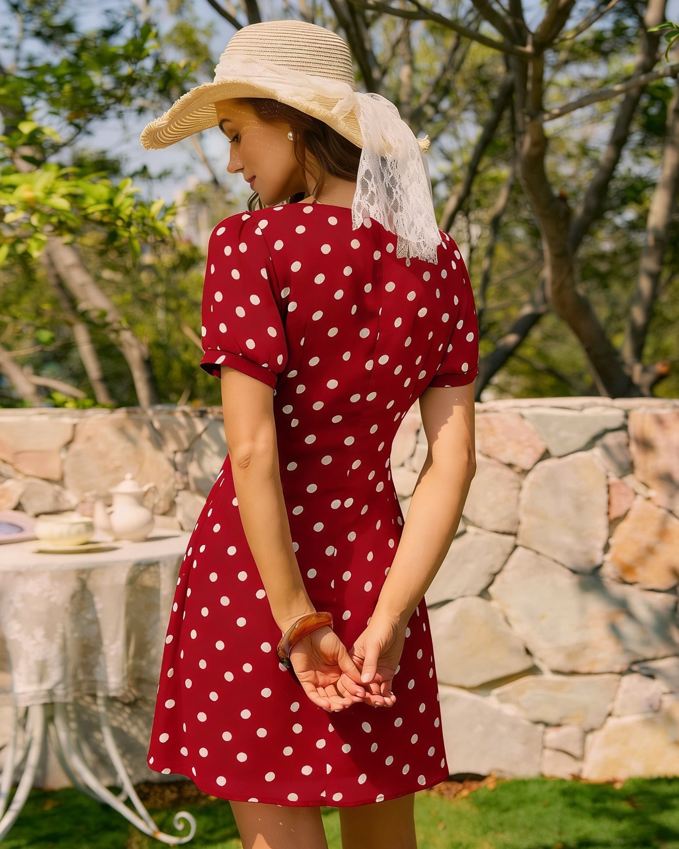 Vestido Mini de Lunares con Mangas Abullonadas Rojas
