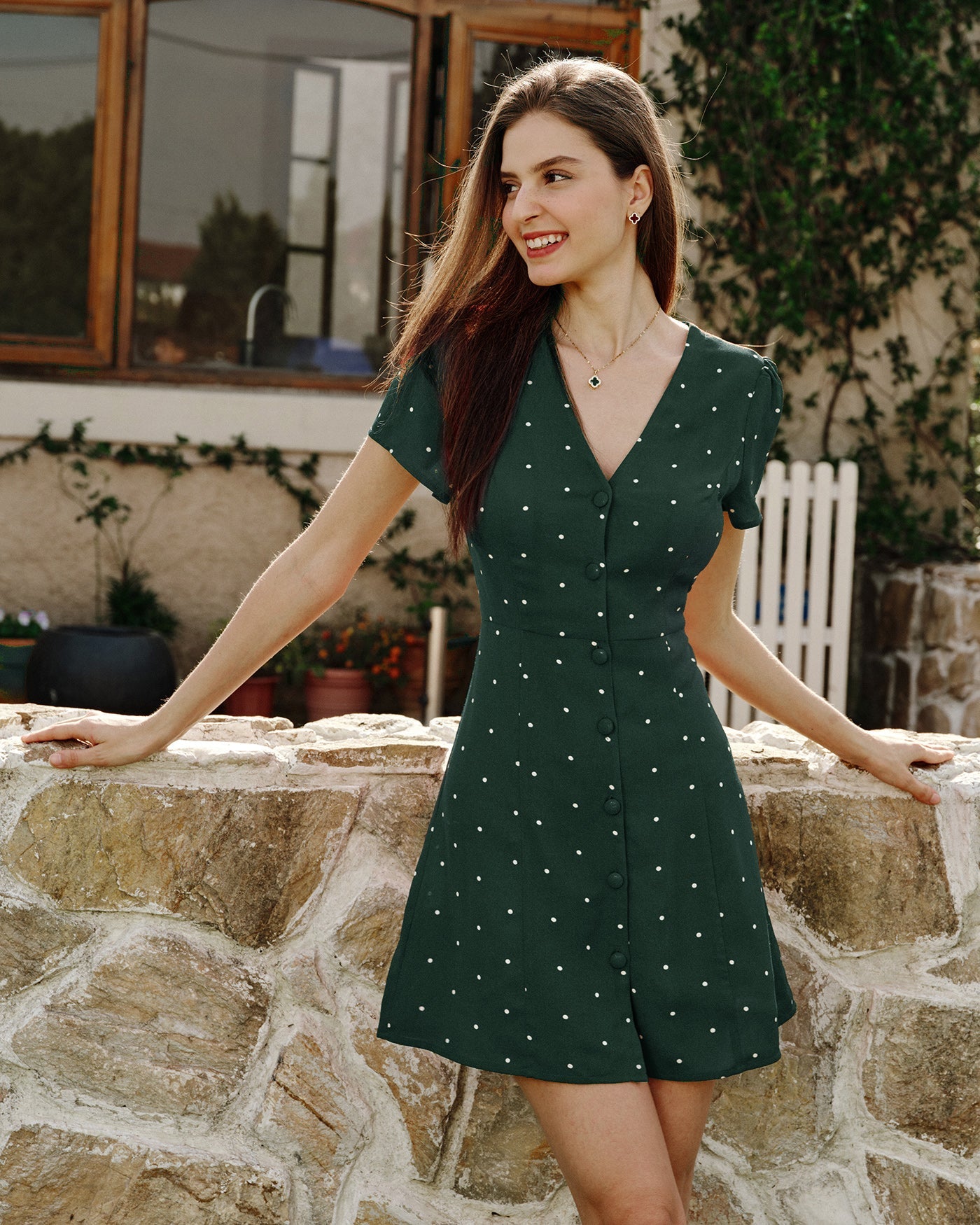 Vestido Mini de Lunares Verde con Escote en V