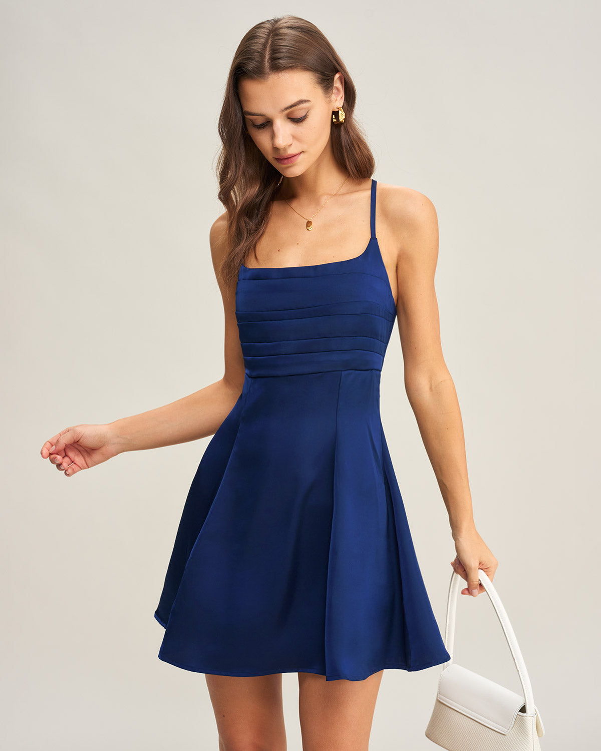Vestido Mini de Satén Plisado en Color Marino