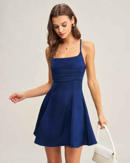 Vestido Mini de Satén Plisado en Color Marino