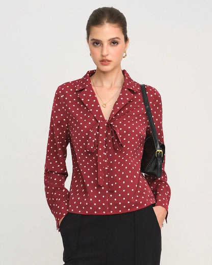 Camisa de Cuello con Lazo de Lunares Rojos Oscuros