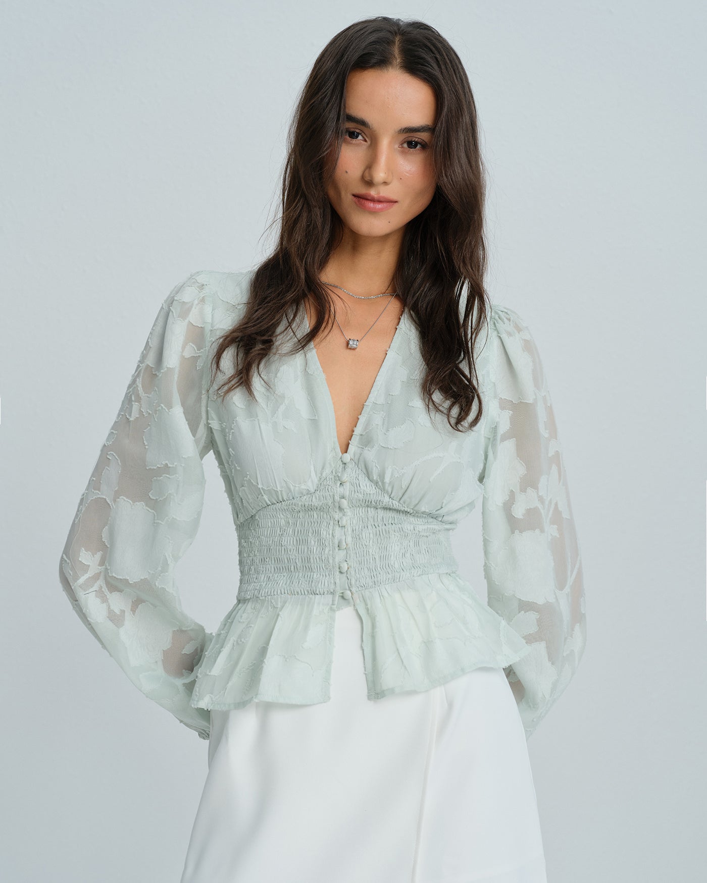 Camisa Floral Verde con Cuello en V