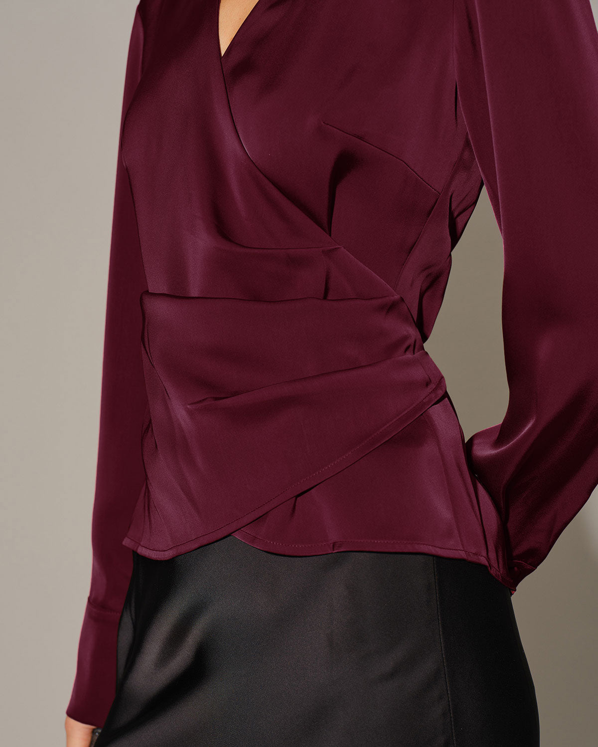 Camisa de Saten Rojo V con Corbata