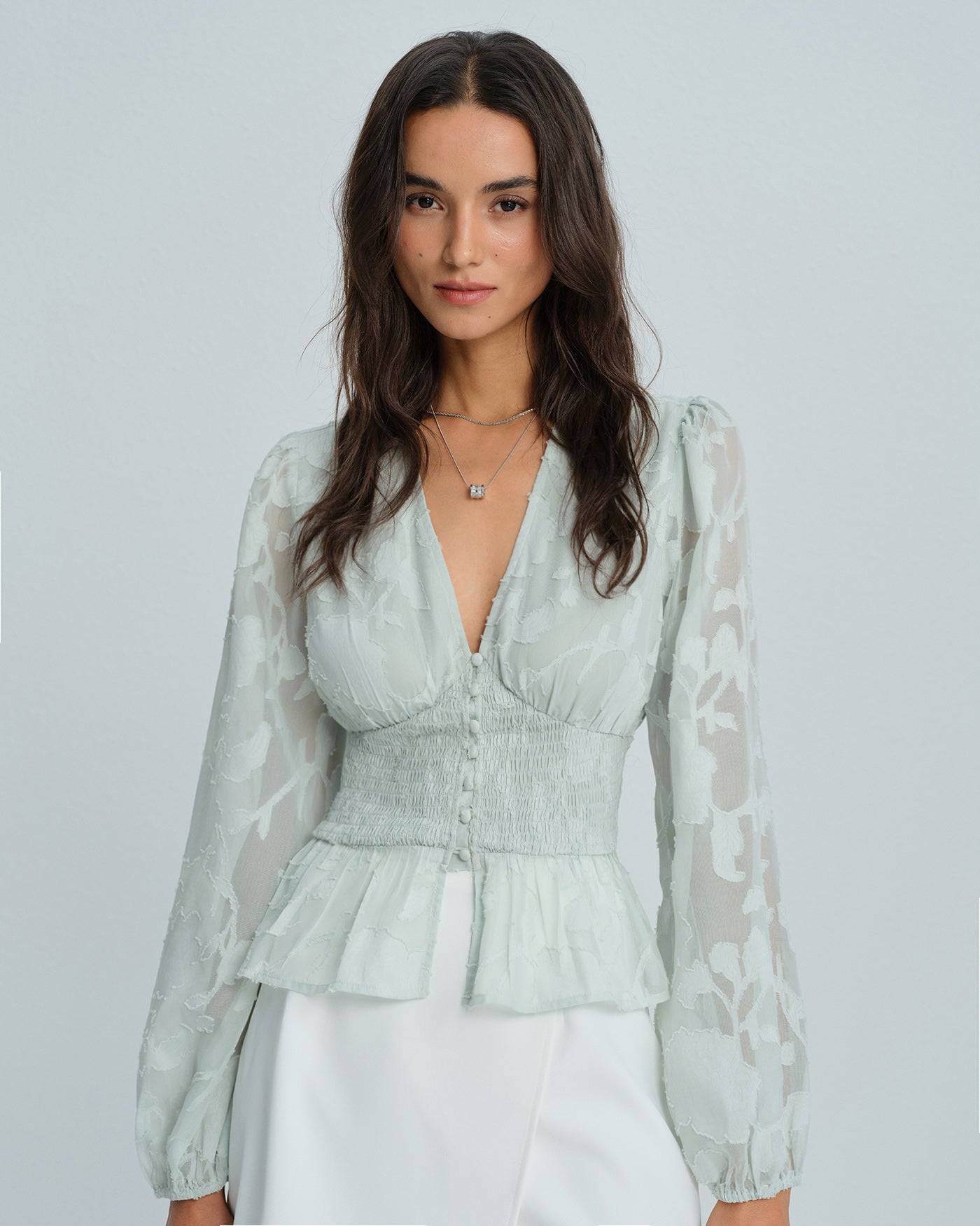 Camisa Floral Verde con Cuello en V