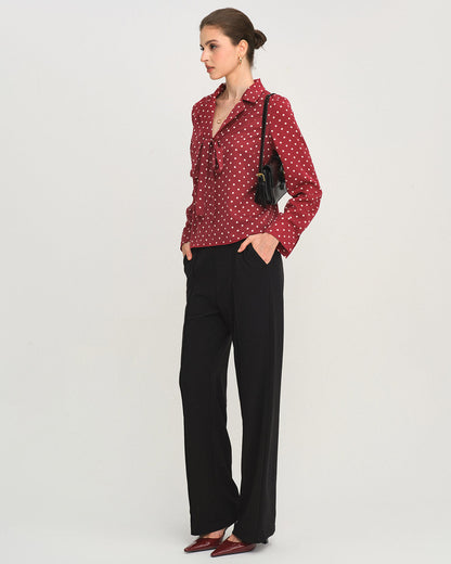 Camisa de Cuello con Lazo de Lunares Rojos Oscuros