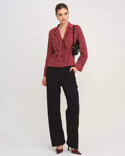 Camisa de Cuello con Lazo de Lunares Rojos Oscuros