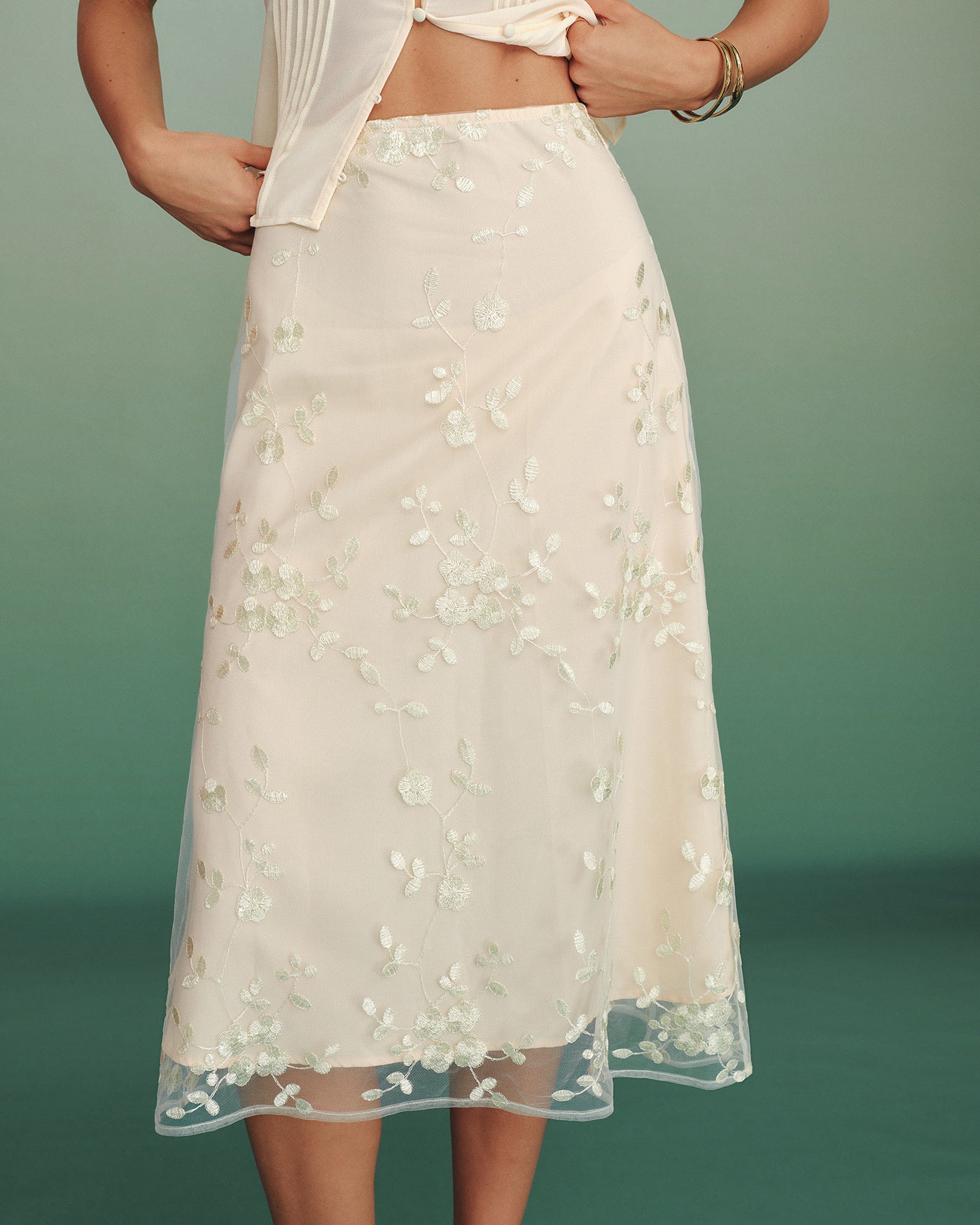 Falda Midi de Malla con Bordado Floral en Albaricoque