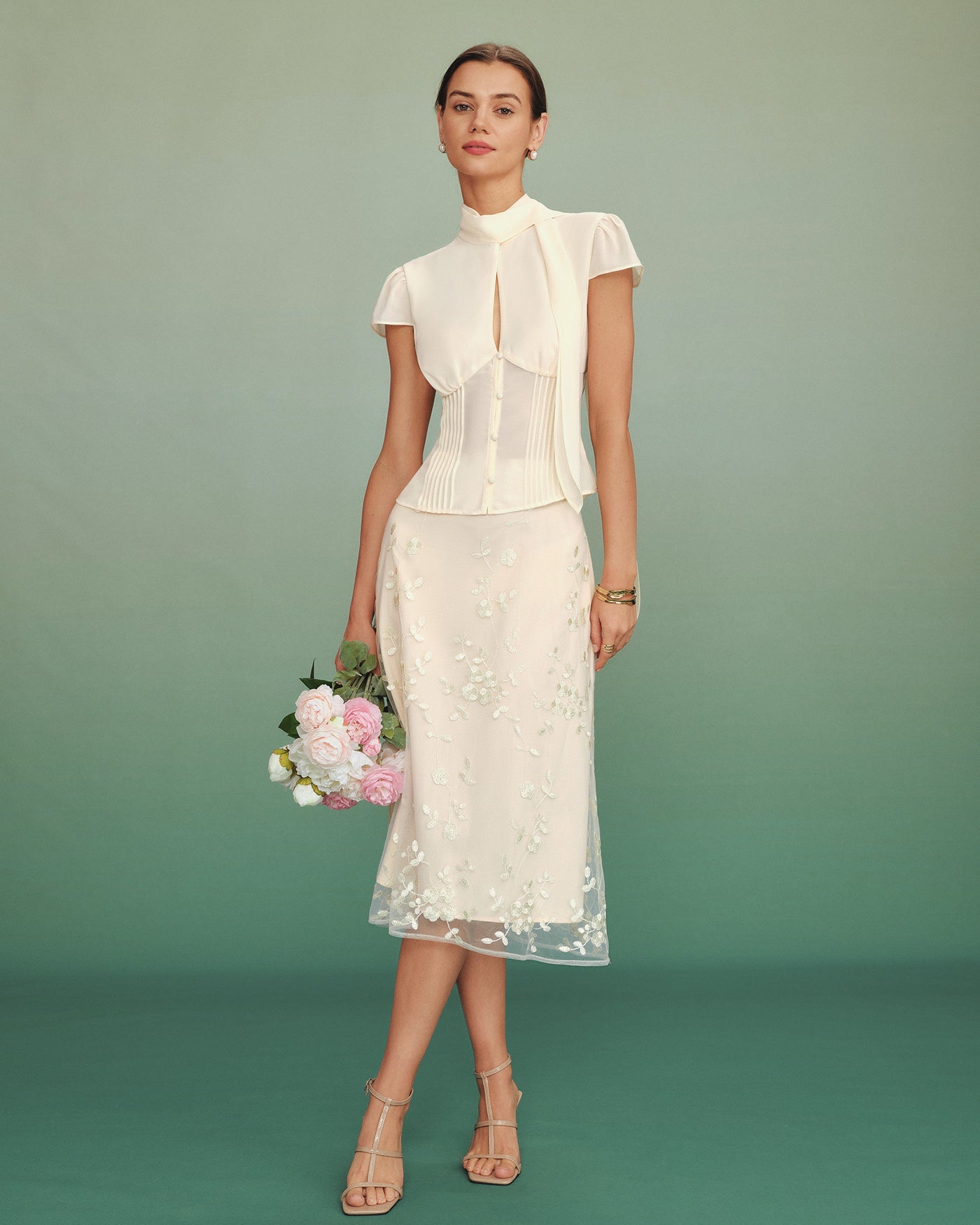 Falda Midi de Malla con Bordado Floral en Albaricoque