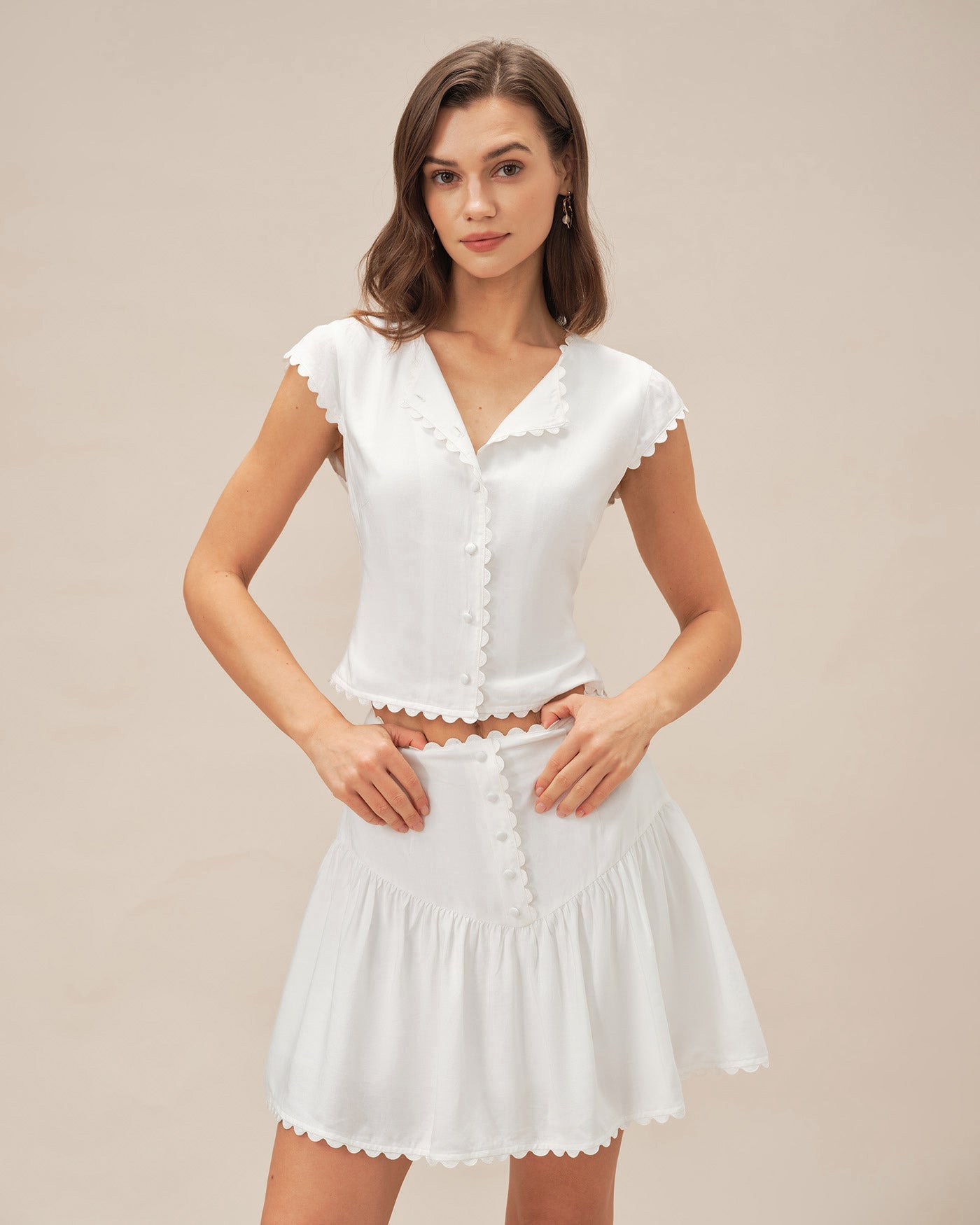 Falda Mini Arrugada con Botón Blanca