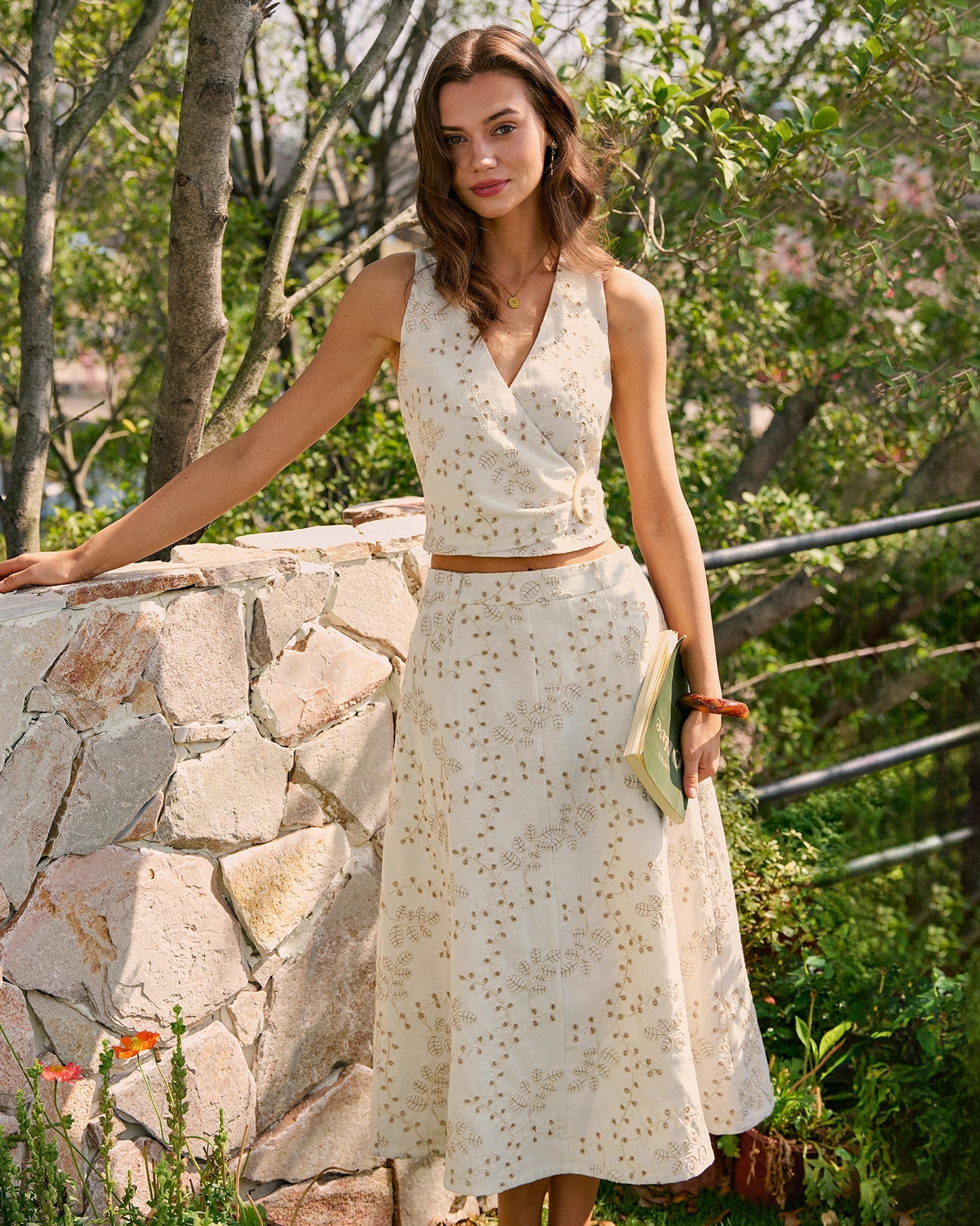 Falda Midi de Bordado Beige