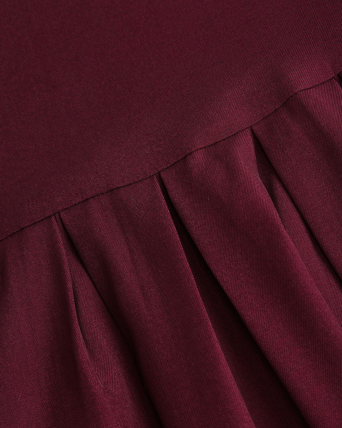 Falda Midi Plisada de Cintura Natural Color Rojo Vino