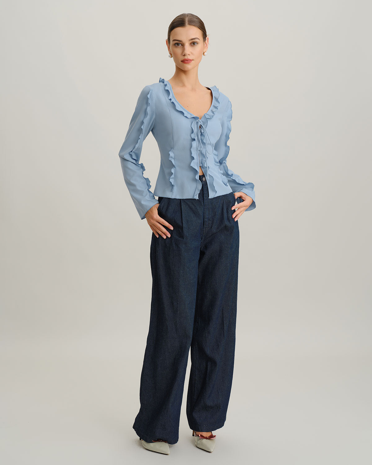 Blusa Azul con Volantes y Botones en V