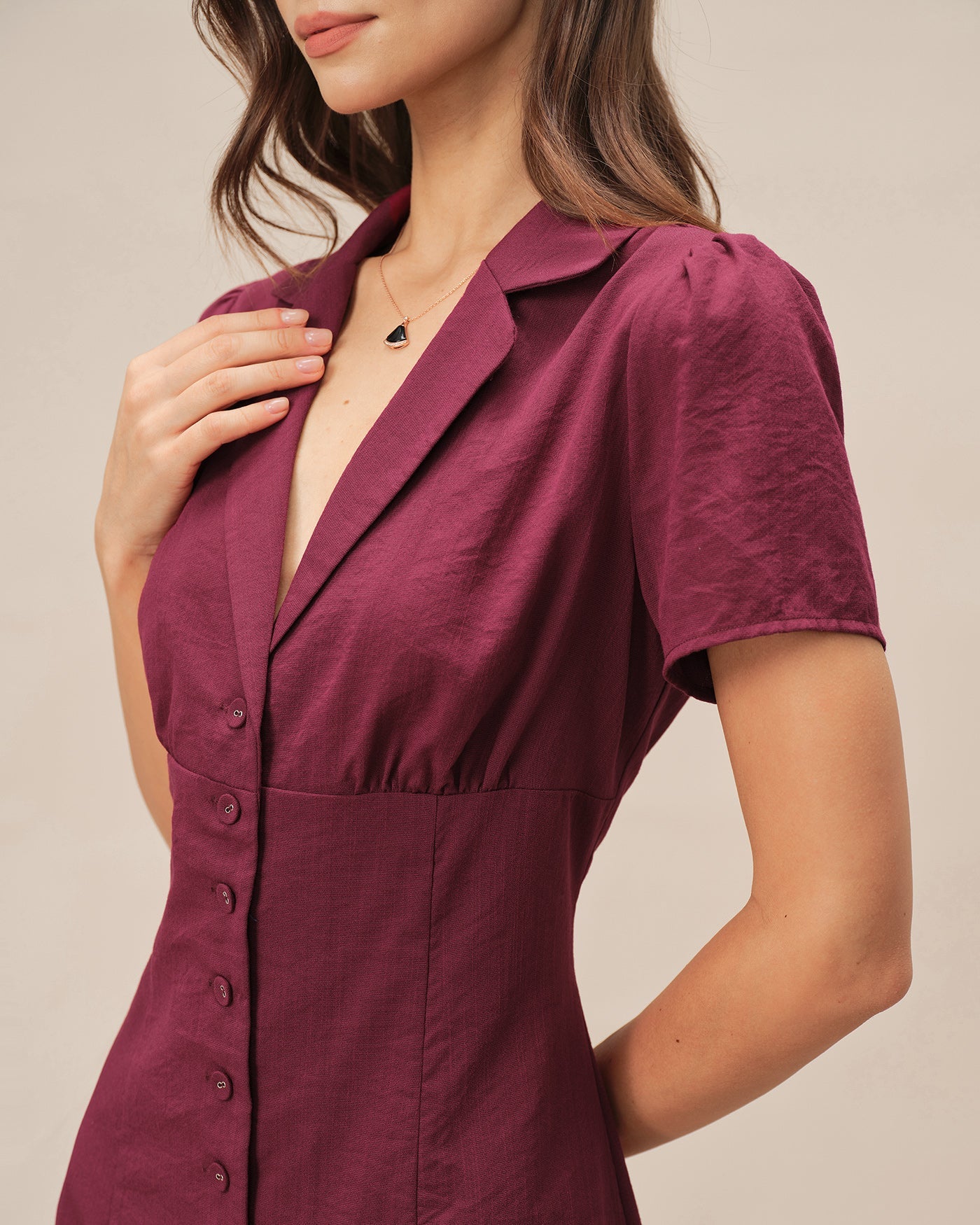 Vestido Mini Rojo con Cuello en V y Botones