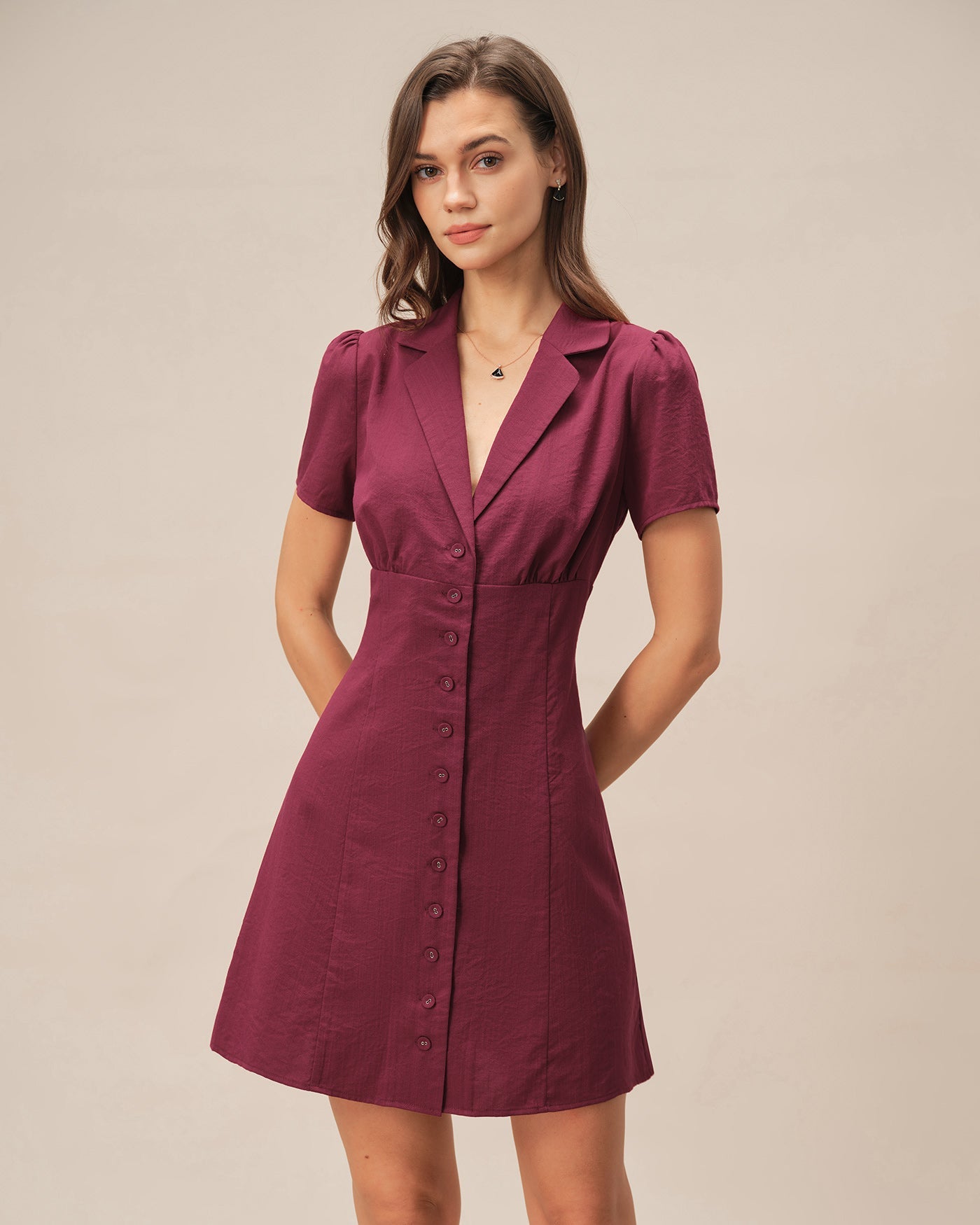 Vestido Mini Rojo con Cuello en V y Botones