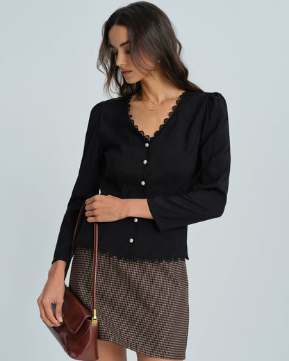 Blusa de Encaje Negra con Cuello en V