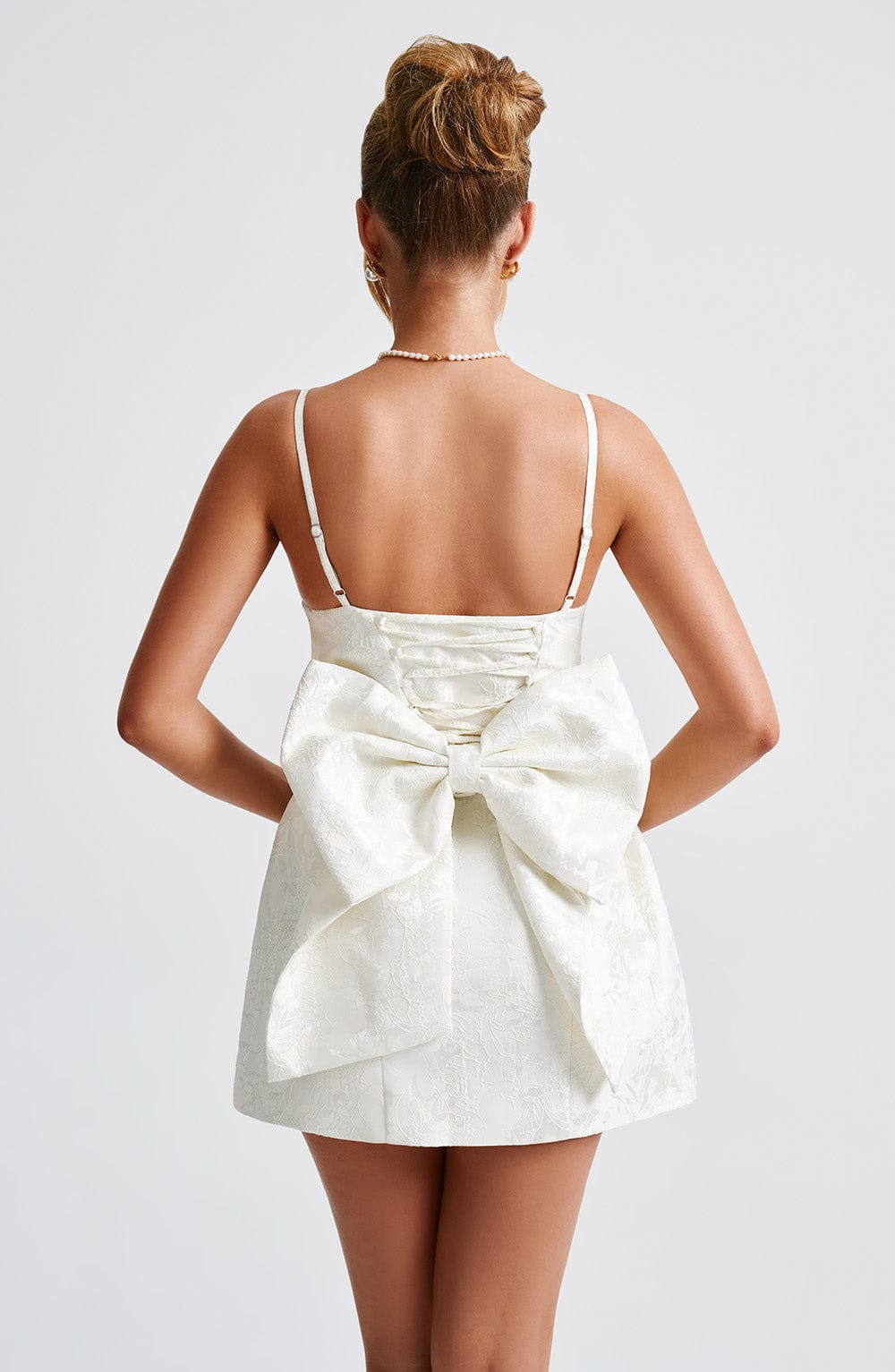 Mini sukienka Zoella - Kremowa